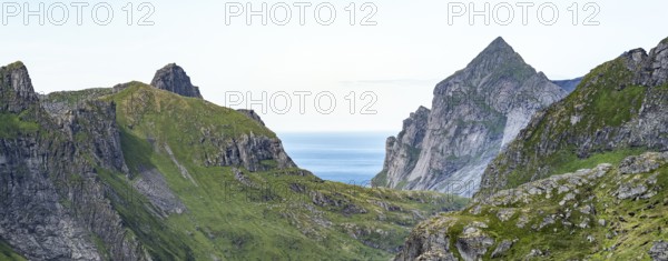 Mountain landscape with rocky pointed peaks, Moskenesøya, Lofoten, Nordland, Norway, Europe