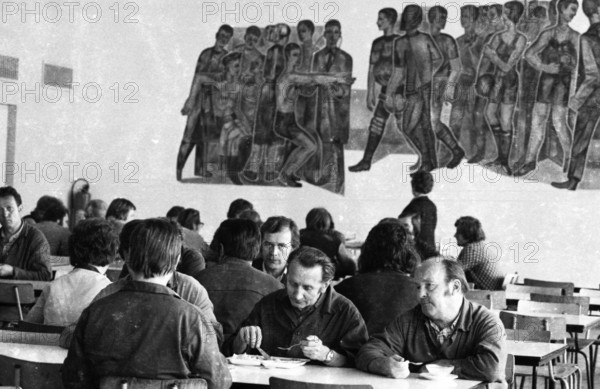 GDR report on Karl-Marx-Stadt (today: Chemnitz) from 10-15.09.1975 .VEB Germania Karl-Marx-Stadt Anlagenbau. Works canteen, DEU, Germany, Karl, Marx, Europe