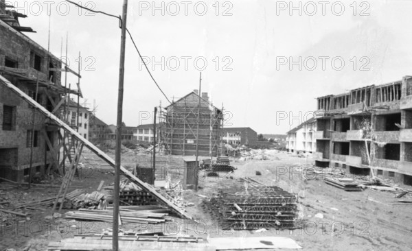 DEU, Germany, Dortmund: Personalities from politics, business and culture from the 50s Hanover. ca. 1957. new housing construction. Rent, Europe