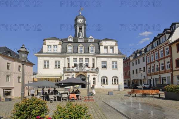 Street pub Ratskeller at the market place with water games, Schwarzenberg, Westerzgebirge, Erzgebirge, Saxony, Germany, Europe