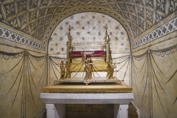 Relic of Saint Magdalene in the crypt of the early Gothic basilica of Sainte-Marie-Madeleine, Vézelay, Yonne department, Bourgogne-Franche-Comté region, Burgundy, France, Europe