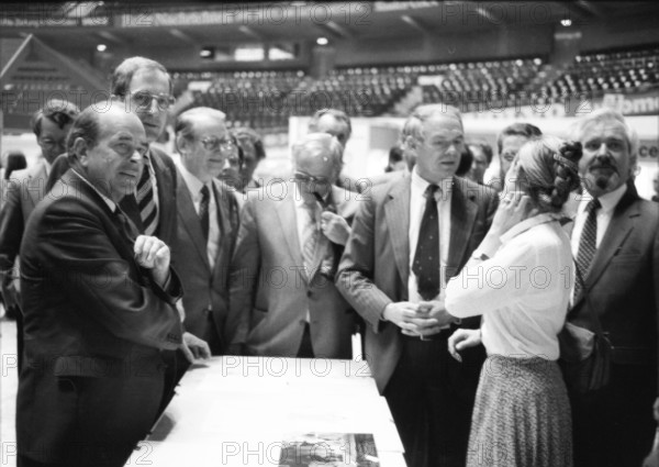 The 7th Interschool '80 education fair on 5 May 1980 in the Westfalenhalle Dortmund. Juergen Girgensohn, Juergen Schmude, N.N., Hermann Heinemann, Guenter Samtlebe, N.N. from left, Germany, Europe