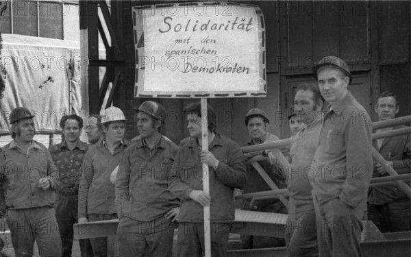 The Franco dictatorship's persecution of Spanish democrats prompted workers and youth in Gelsenkirchen to protest and stage a 2-minute strike against Franco's regime in Gelsenkirchen, Germany, on 2 October 1975, Europe