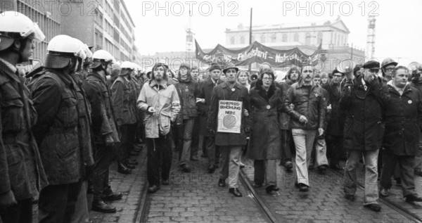 Demonstrations from 1-5 April 1975 in the centre of Hanover, which became traditional under the heading Red Dot, opposed fare increases for trains and buses, Germany, Europe