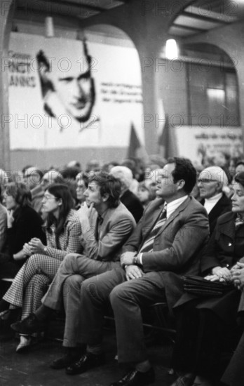 The left-oriented Socialist German Workers' Youth (SDAJ) celebrated 70 years of the workers' youth movement with a festive event in Bremen on 27.9.1974.Herbert Mies, Wolfgang Gehrcke, N.N. from right, Germany, Europe