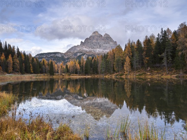 Three Peaks at Lago d'Antorno, autumn larches, reflection, Three Peaks nature park Park, Dolomites, South Tyrol