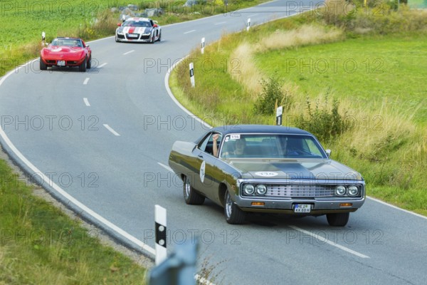 A drive for vintage vehicles. Skilful handling of the vehicle, finding the route by means of the road book and consistent driving style will be assessed. The route, time and drive-through checks as well as special stages are determined by the road book and the boarding card. Chrysler New Yorker 1969, Chevrolet Corvette C3 1974