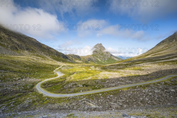 Road through the Venjesdalen valley, FBerg Romsdalseggen, Åndalsnes, Møre og Romsdal, Norway, Europe