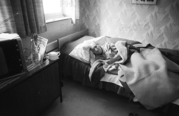 Resident and operation of an old people's home of the AWO (Arbeiterwohlfahrt) on 07.03.1980 in Hagen, Germany, Europe