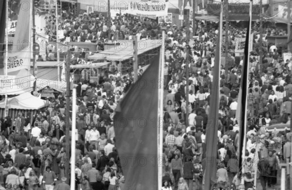 Politics, discussion, folklore, dance, song and play are the ingredients of the DKP's UZ festival in the Rhine meadows on 19.9.1975 with star guest Valentina Tereshkova (USSR cosmonaut) in Düsseldorf, Germany, Europe