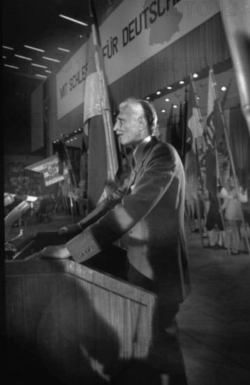 The meeting of the Landsmannschaft Schlesien der Vertriebenenverbaende on 16 May 1975 in the Grugahalle in Essen. Herbert Hupka, Germany, Europe