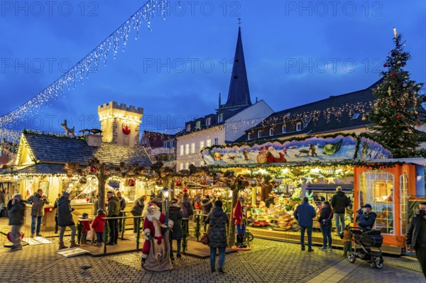 Christmas market in Unna, North Rhine-Westphalia, Germany, Europe