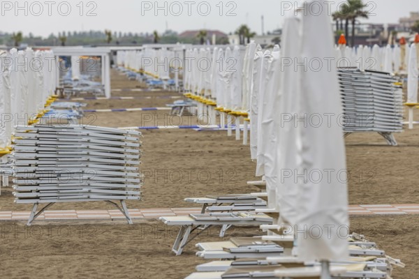 Bagni Lungomare, Chioggia. Bathing beach on the Adriatic in bad weather. All deckchairs are free. Chioggia, Veneto, Italy, Europe