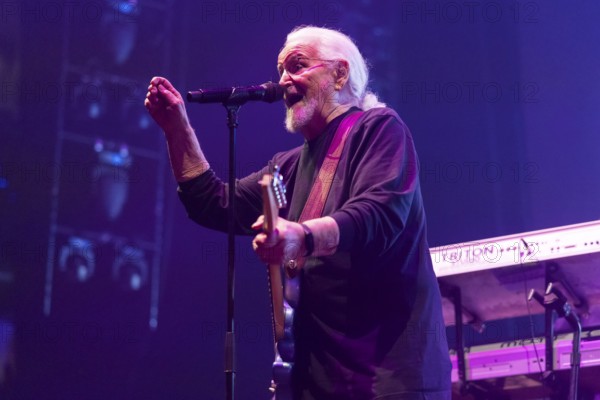 David Freiberg, singer of Jefferson Starship live at the Max-Schmeling-Halle in Berlin on 19 October 2024