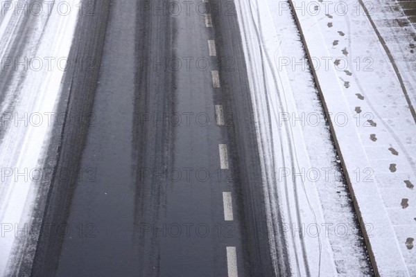 Slipperiness due to ice and snow, symbolic image, winter, Germany, Europe