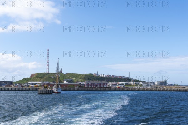 View from south-west to the high sea island Helgoland, harbour facilities, three-masted gaff schooner Elisabeth, cliff coast, Unterland and Oberland, radio tower, passenger ship Maud at sea, Hurtigruten Expeditions, North Sea, Pinneberg district, Schleswig-Holstein, Germany, Europe