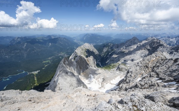 Panorama, rocky steep mountain landscape, mountain panorama from the summit of the Zugspitze, view of Eibsee lake and mountain ridge with summit Waxenstein and Riffelspitze and into the Höllental, Wetterstein range, Wetterstein range, Bavaria, Germany, Europe