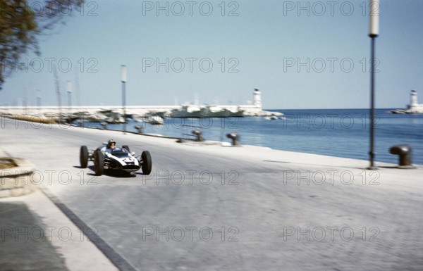 Forumla One Motorsport Monaco Grand Prix 1961, Bruce McLaren in the Cooper Climax approaches the tobacco kiosk