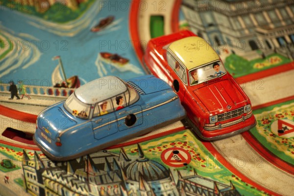 Road traffic, automobile, collision at intersection, shown with model cars made of tin, Hamburg, Hamburg, Federal Republic of Germany