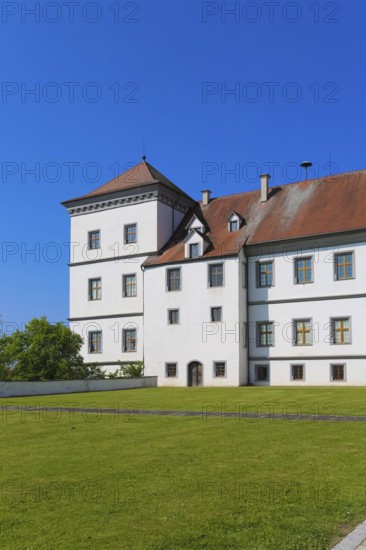 Meßkirch Castle, Castle of the Counts of Zimmern, Zimmern Castle, regular four-wing castle complex, Renaissance building, architecture, historical building, east view, park, castle garden, window, façade, Meßkirch, Sigmaringen district, Baden-Württemberg. Germany