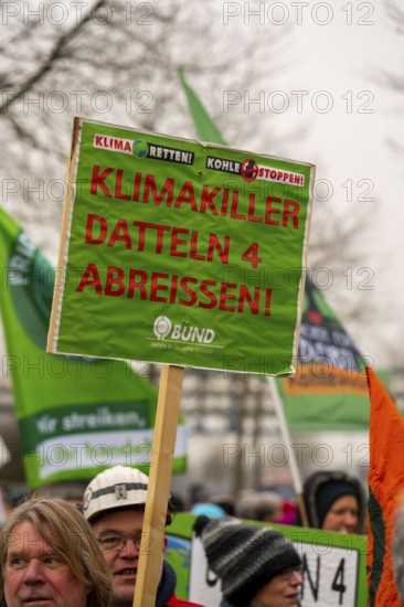 Protest action by the Fridays For Future movement at the Datteln 4 coal-fired power plant, against the commissioning of the power plant, as part of the coal compromise, the Uniper power plant is scheduled to go online in summer 2020