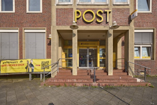 Former post office, entrance area with stairs, door and lamps, Rathausplatz, Wilhelmshaven, independent city, Lower Saxony, Germany, Europe