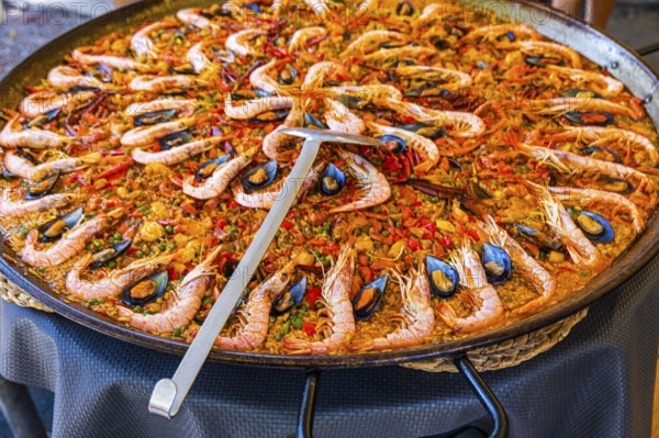 Giant pan and ladle with the Spanish national dish paella, hippie market Es Canar, Ibiza, Balearic Islands, Mediterranean, Spain, Europe