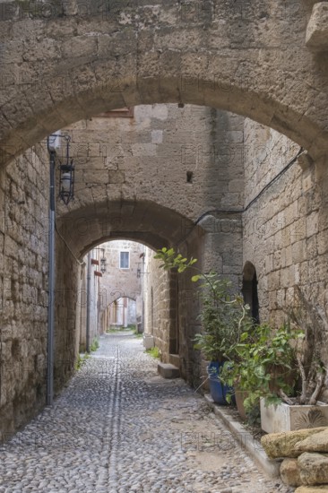 Medieval alley, UNESCO World Heritage Site, Old Town, Rhodes Town, Rhodes, Dodecanese archipelago, Greek islands, Greece, Europe