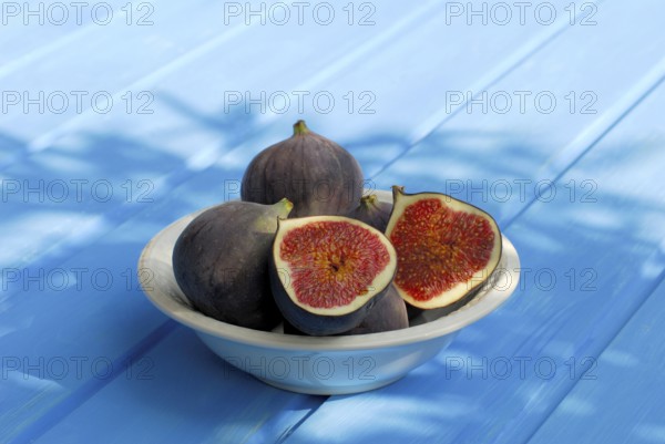 Figs (Ficus carica), peel