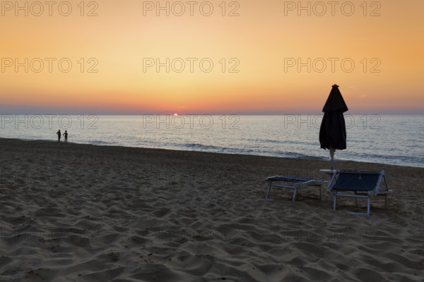 Two tourists, couple enjoying sunset at the sea, sandy beach, backlight, Spiaggia di Scivu, Arbus, Costa Verde, Sud Sardegna, Sardinia, Italy, Europe