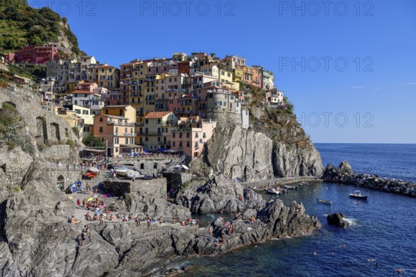 Fishing village of Manarola, district of Riomaggiore, Cinque Terre, province of La Spezia, Liguria, Italy, Europe