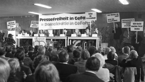 Several hundred journalists and employees of the publishing houses of the newspapers WAZ (Westdeutsche Allgemeine Zeitung) and NRZ (Neue Ruhr-Zeitung) took to the streets in Essen on 27 October 1975 in protest against the merger out of concern for their jobs and press freedom, Germany, Europe