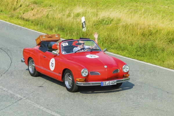 A drive for vintage vehicles. Skilful handling of the vehicle, finding the route by means of the road book and consistent driving style will be assessed. The route, time and drive-through checks as well as special stages are determined by the road book and the boarding card. VW Karmann Ghia 1974