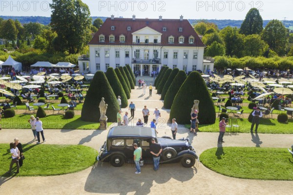 DEU Sachsen Radebeul (© Sylvio Dittrich +49 1772156417) Concours d'Élégance The classic car show of the 1900 - 1945 vintages Top-class automotive craftsmanship was presented at Schloss Wackerbarth at the weekend. Around 50 unique classic cars from the period between 1900 and 1945 invited visitors to discover and marvel at the Concours d'Élégance 2018