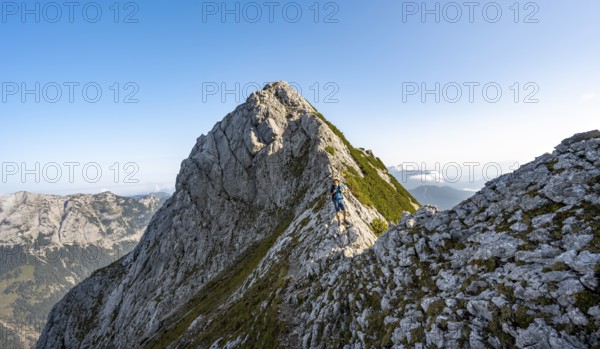 Mountaineer on a narrow ridge, mountain tour to the summit of the Hochkalter, Hochkalter crossing, Berchtesgaden Alps, Bavaria, Germany, Europe