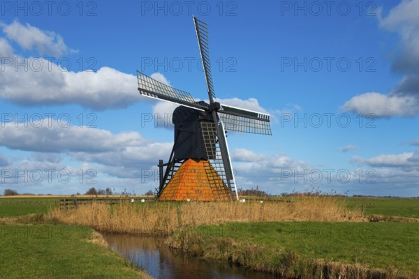 De Jansmolen or De Modden, hollow mill, Rijksmonumenten, Goengahuizen, Goëngahuizen, Goaiïngahuzen, Friesland, Fryslân, Netherlands, mill