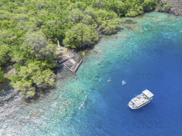 Aerial view of the Captain James Cook Monument, Captain Cook Monument Trail, Kealakekua Bay State Historical Park, Big Island, Hawaii, USA, North America