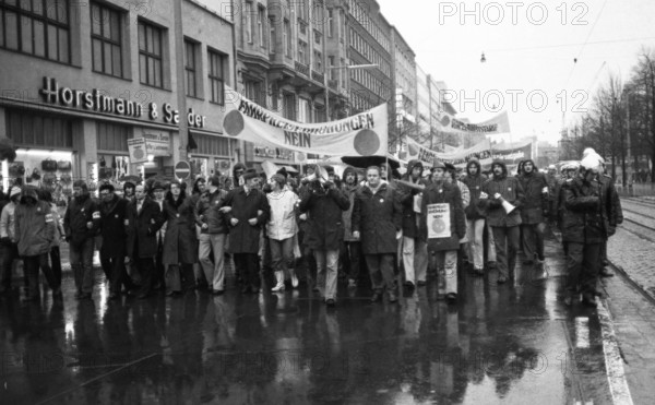 Demonstrations from 1-5 April 1975 in the centre of Hanover, which became traditional under the heading Red Dot, opposed fare increases for trains and buses, Germany, Europe