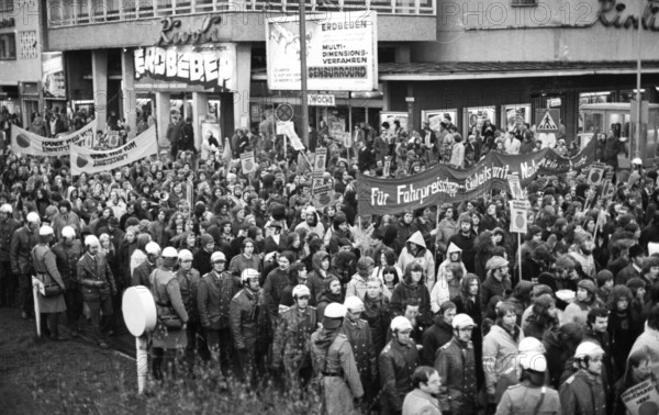 Demonstrations from 1-5 April 1975 in the centre of Hanover, which became traditional under the heading Red Dot, opposed fare increases for trains and buses, Germany, Europe