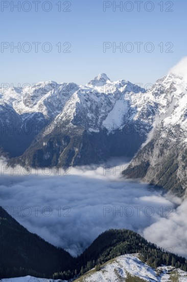 View of sea of clouds and snow-covered mountains, mountain panorama with summit Großer Hundstod, from the Jenner, Berchtesgaden National Park, Berchtesgaden Alps, Schönau am Königssee, Berchtesgadener Land, Bavaria, Germany, Europe