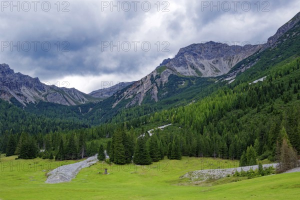 Alpine landscape near the Ochsenalm, Stubai Alps, weather mood, cloudy mood, Matrei am Brenner, Tyrol, Austria, Europe