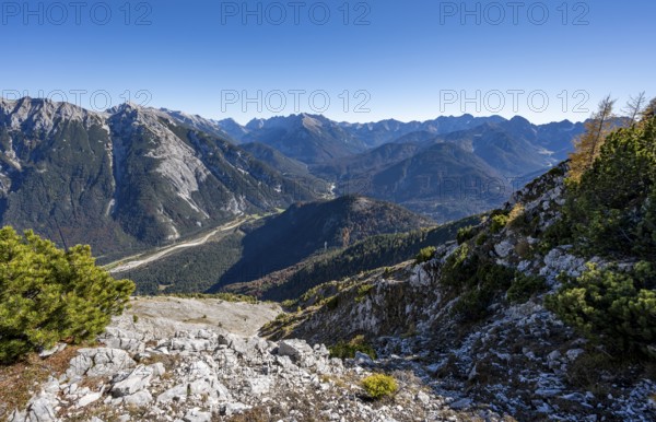 Mountain landscape in autumn, view of the Upper Isar Valley with Pleisenspitze in the Karwendel, ascent to the Große Arnspitze, near Scharnitz, Bavaria, Germany, Europe