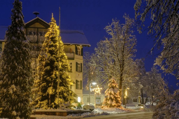 Town hall with Christmas lights, Christmas, twilight, snow, winter, Bad Heilbrunn, Upper Bavaria, Bavaria, Germany, Europe