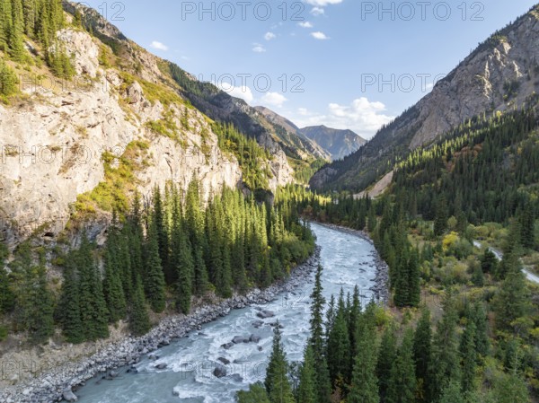 Mountain landscape with river in a narrow mountain valley in autumn, Little Naryn or Kichi-Naryn, Eki-Naryn Gorge, Naryn Province, Kyrgyzstan, Asia