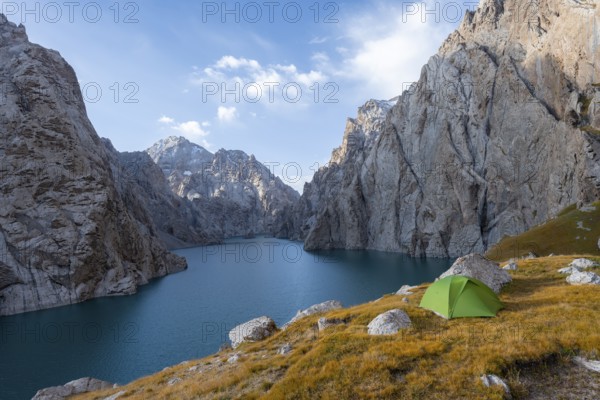 Wild camping, camping in the wilderness with a tent in front of mountain lake Kol Suu, Sary Beles Mountains, Naryn Province, Kyrgyzstan, Asia