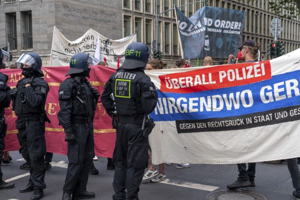 Police operation at a demonstration against the planned assembly law in North Rhine-Westphalia, in Düsseldorf, various left-wing groups and football fans, Ultras, from Fortuna Düsseldorf and 1.FC Köln, protest, North Rhine-Westphalia, Germany, Europe