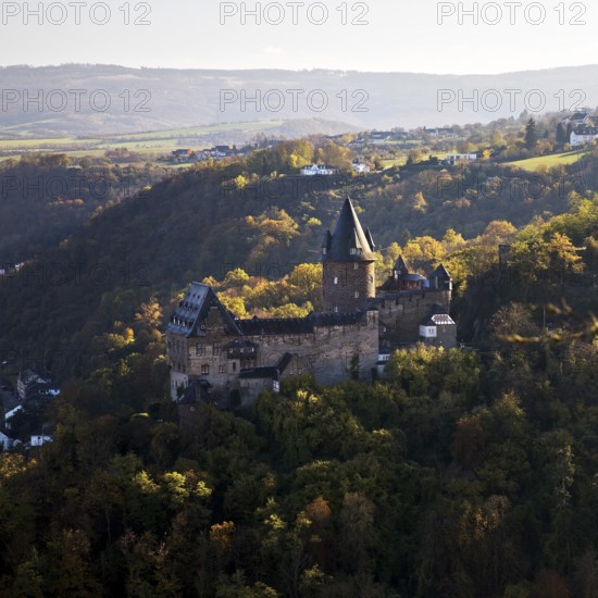 Stahleck Castle, hilltop castle in autumn, Bacharach on the Rhine, UNESCO World Heritage Upper Middle Rhine Valley, Rhineland-Palatinate, Germany, Europe