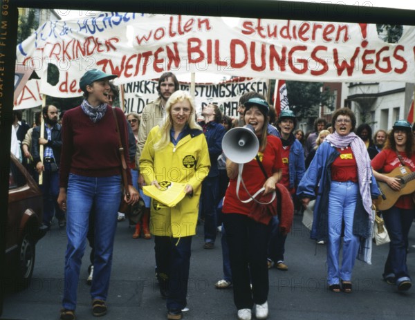 Eche DEU, Germany, Dortmund: Personalities from politics, business and culture from the years 1965-90 Dortmund.students -Demo in the 2nd educational path for equal and better education ca. 1971 DEU, Dortmund: Personalities from politics, business and culture from the years 1965-90, Europe