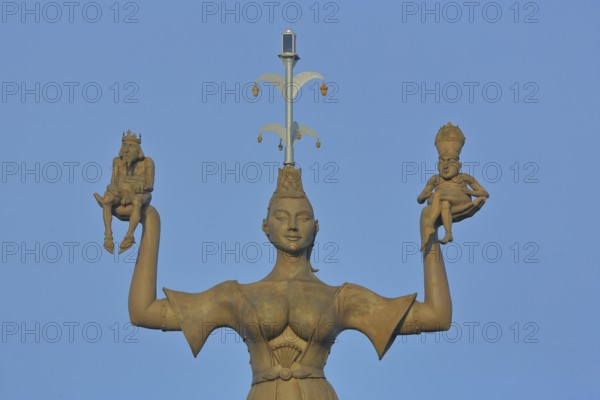 Sculpture Imperia by Peter Lenk 1993, detail, figures, woman in outstretched arms holding two figures, hands, outstretched, carrying, harbour, Constance, Obersee, Lake Constance, Lake Constance area, Baden-Württemberg, Germany, Europe