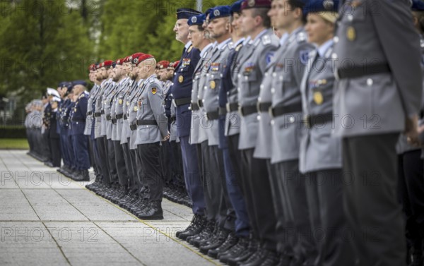 Soldiers from various armed forces during the final roll call at the Federal Ministry of Defence to pay tribute to the Bundeswehr's deployment in Mali